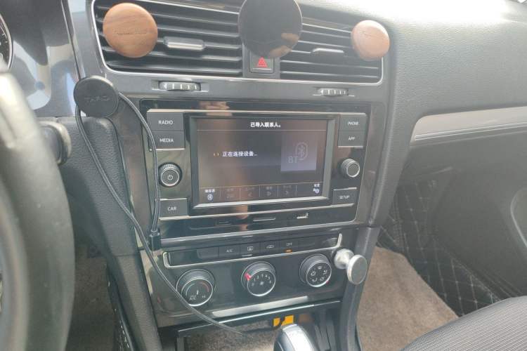 Used Volkswagen Golf 2018 230TSI Automatic Comfort Model Audio And AC Panel