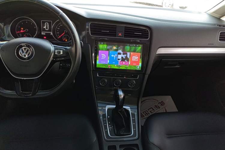 Used Volkswagen Golf 2018 230TSI Automatic Comfort Model Audio And AC Panel