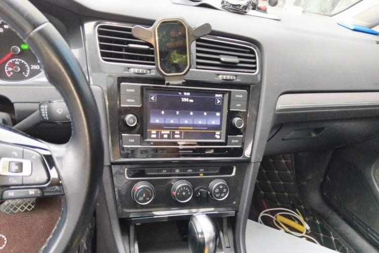 Used Volkswagen Golf 2018 230TSI Automatic Comfort Model Audio And AC Panel