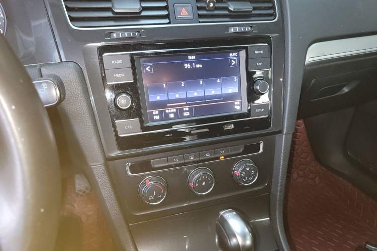 Used Volkswagen Golf 2018 230TSI Automatic Comfort Model Audio And AC Panel