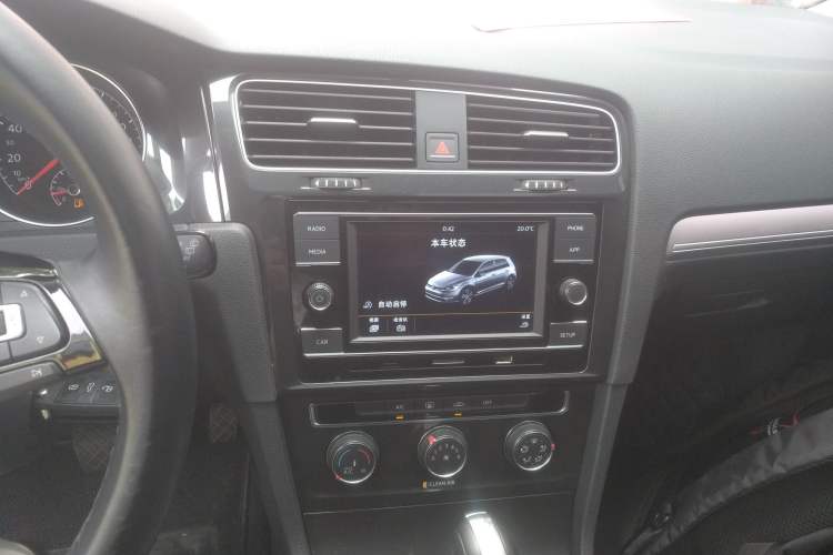 Used Volkswagen Golf 2018 230TSI Automatic Comfort Model Audio And AC Panel