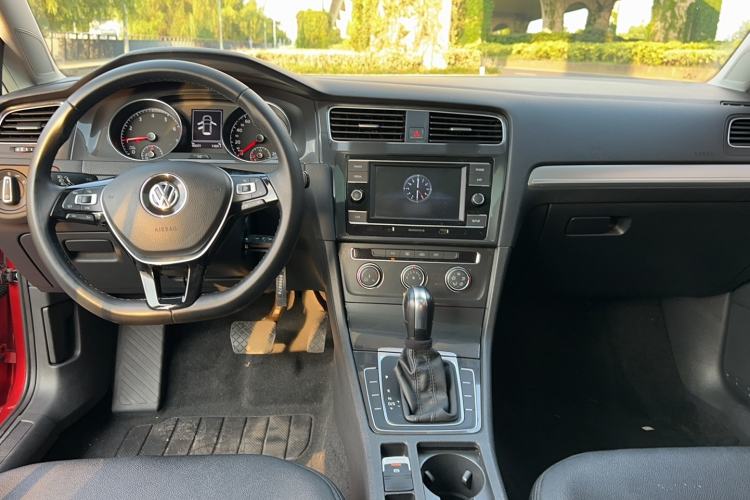 Used Volkswagen Golf 2018 1.6L Automatic Comfort Model Center Console
