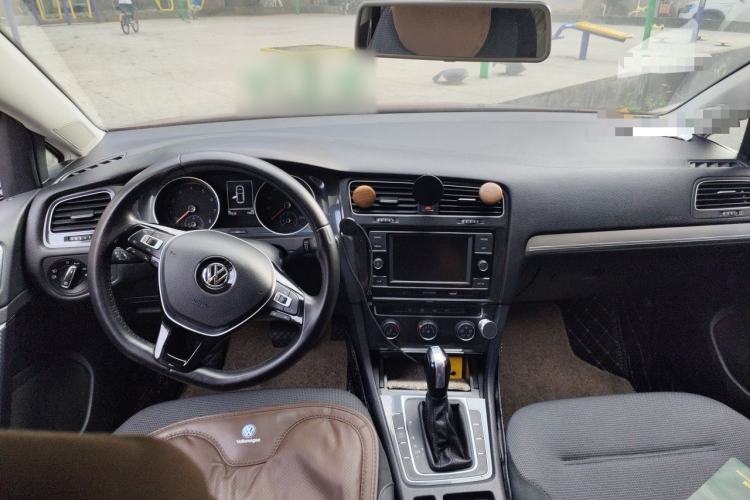 Used Volkswagen Golf 2018 230TSI Automatic Comfort Model Center Console