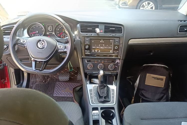 Used Volkswagen Golf 2018 1.6L Automatic Comfort Model Center Console