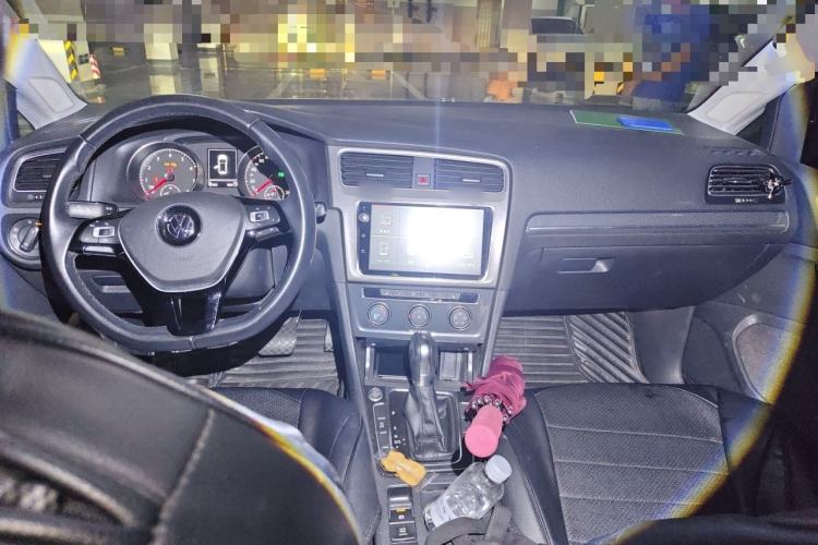 Used Volkswagen Golf 2018 230TSI Automatic Luxury Version Center Console