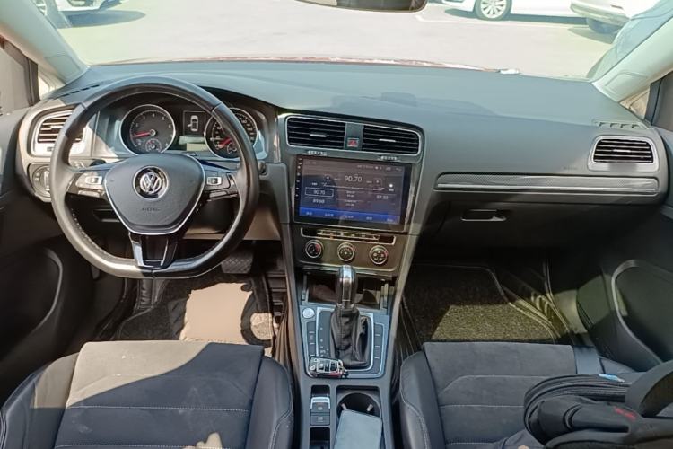 Used Volkswagen Golf 2018 230TSI Automatic Luxury Version Center Console