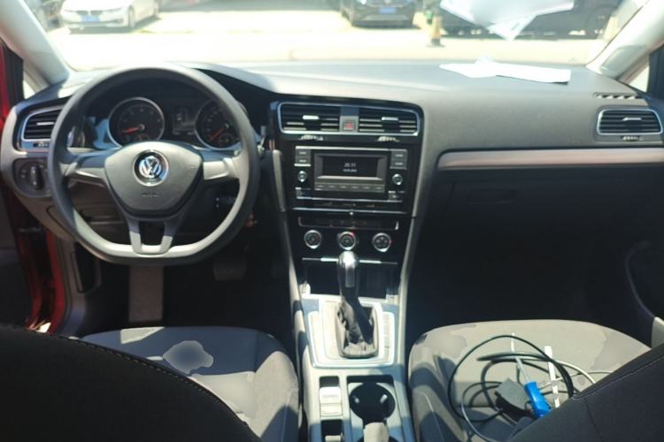 Used Volkswagen Golf 2018 1.6L Automatic Fashion Model Center Console
