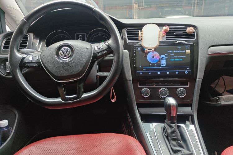Used Volkswagen Golf 2018 1.6L Automatic Comfort Model Center Console