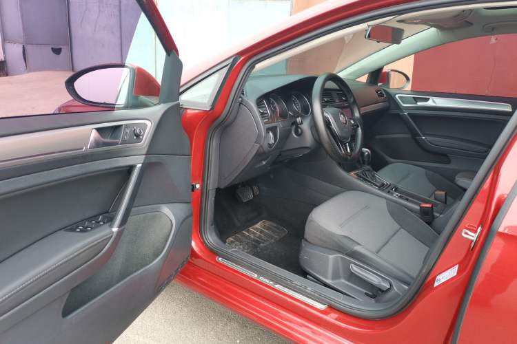 Used Volkswagen Golf 2018 230TSI Automatic Comfort Model Driver Seat