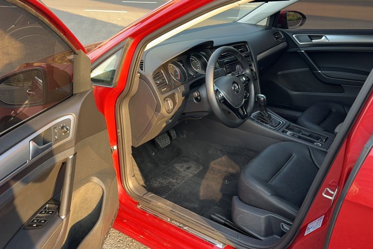 Used Volkswagen Golf 2018 1.6L Automatic Comfort Model Driver Seat