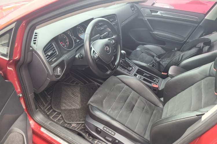Used Volkswagen Golf 2018 230TSI Automatic Luxury Version Driver Seat