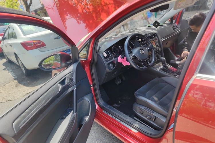 Used Volkswagen Golf 2018 230TSI Automatic Luxury Version Driver Seat