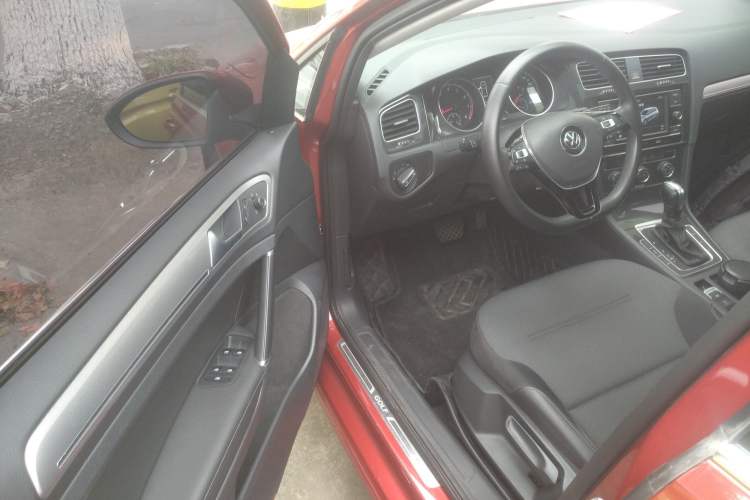 Used Volkswagen Golf 2018 230TSI Automatic Comfort Model Driver Seat