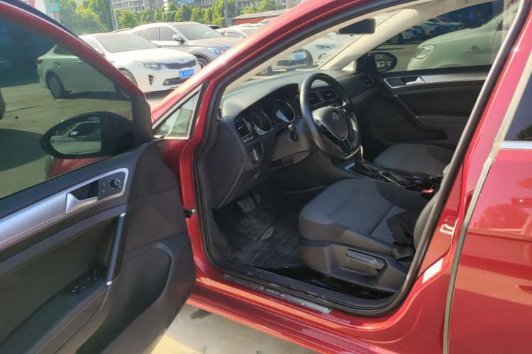 Used Volkswagen Golf 2018 230TSI Automatic Comfort Model Driver Seat