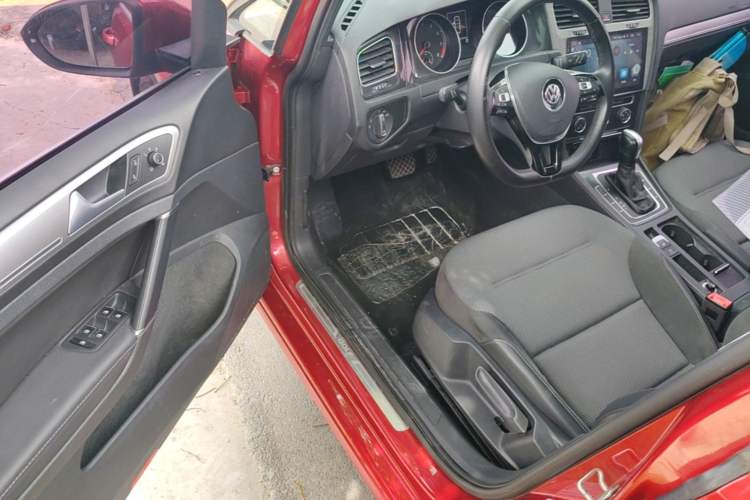 Used Volkswagen Golf 2018 1.6L Automatic Comfort Model Driver Seat