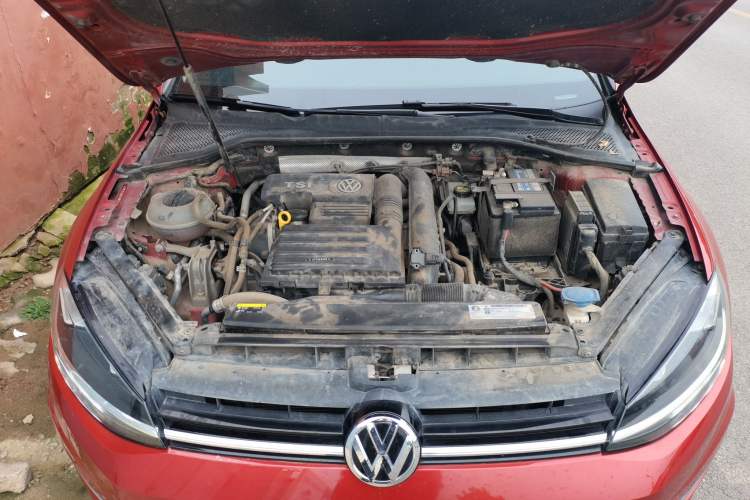 Used Volkswagen Golf 2018 230TSI Automatic Comfort Model Engine Bay