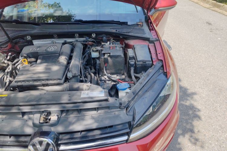 Used Volkswagen Golf 2018 230TSI Automatic Luxury Version Engine Bay Left