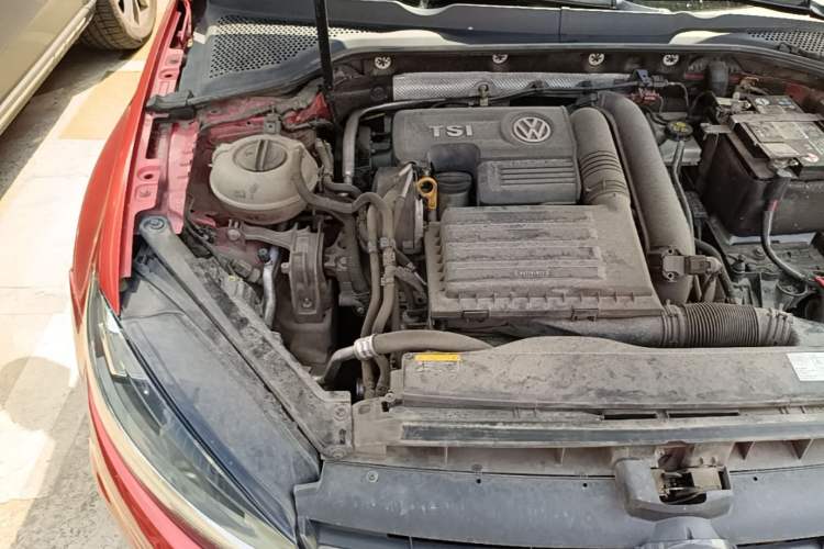 Used Volkswagen Golf 2018 230TSI Automatic Luxury Version Engine Bay Right