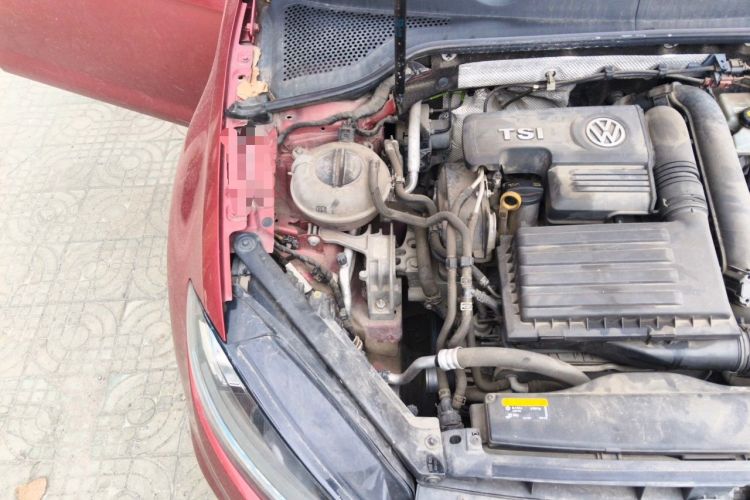 Used Volkswagen Golf 2018 230TSI Automatic Comfort Model Engine Bay Right