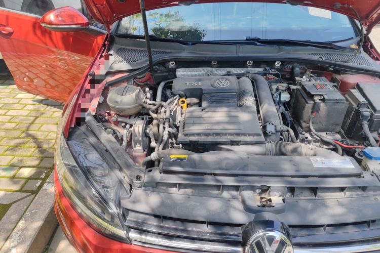 Used Volkswagen Golf 2018 230TSI Automatic Luxury Version Engine Bay Right