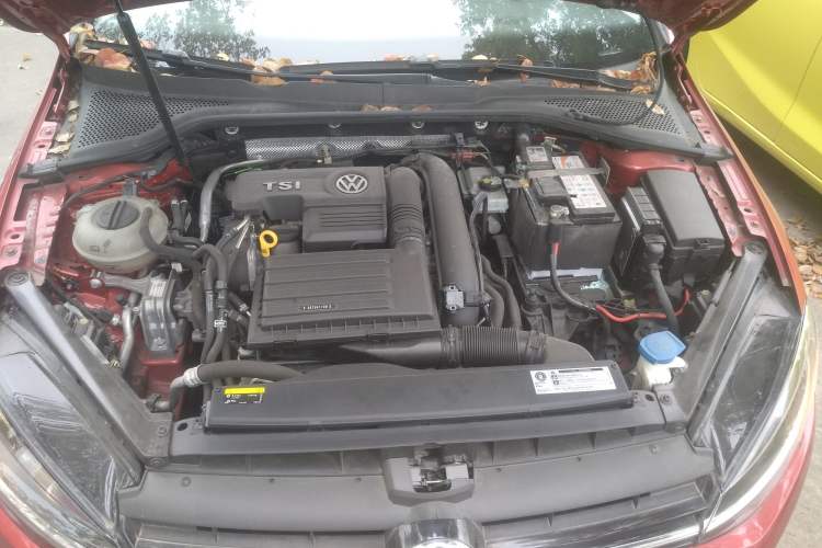 Used Volkswagen Golf 2018 230TSI Automatic Comfort Model Engine Bay