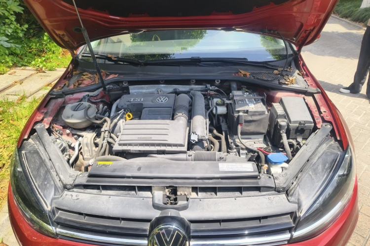 Used Volkswagen Golf 2018 230TSI Automatic Luxury Version Engine Bay