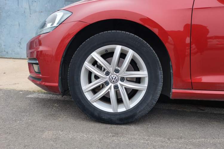 Used Volkswagen Golf 2018 230TSI Automatic Comfort Model Exterior 3