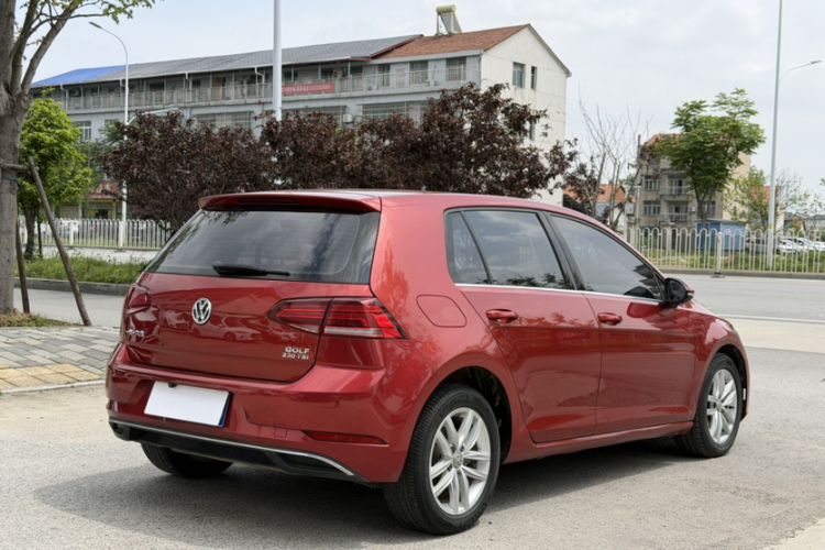 Used Volkswagen Golf 2018 230TSI Automatic Comfort Model Exterior 3