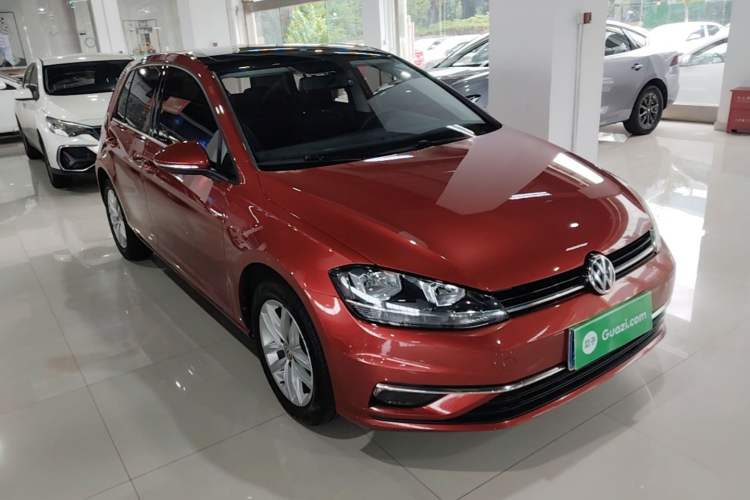 Used Volkswagen Golf 2018 1.6L Automatic Comfort Model Front Right 45 Deg