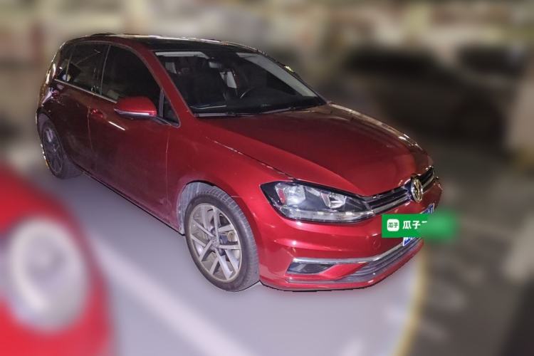 Used Volkswagen Golf 2018 230TSI Automatic Luxury Version Front Right 45 Deg