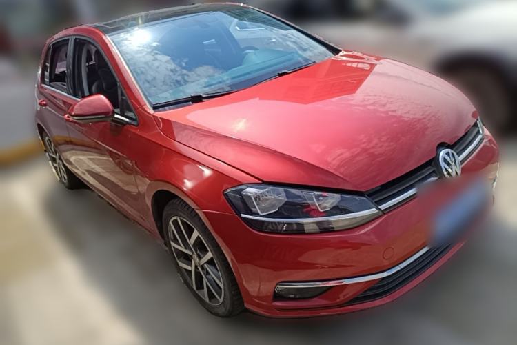 Used Volkswagen Golf 2018 230TSI Automatic Luxury Version Front Right 45 Deg