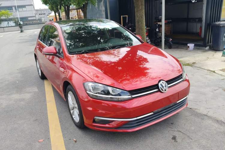 Used Volkswagen Golf 2018 1.6L Automatic Comfort Model Front Right 45 Deg