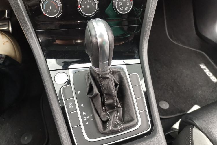 Used Volkswagen Golf 2018 280TSI Automatic R-Line Model Gear Lever
