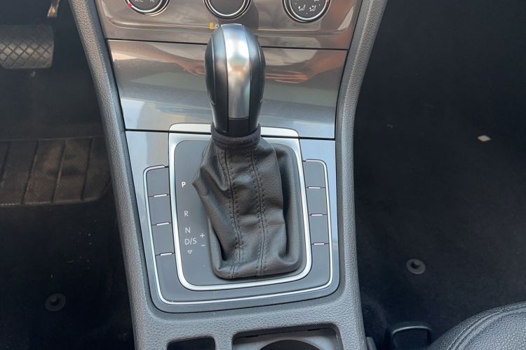 Used Volkswagen Golf 2018 1.6L Automatic Comfort Model Gear Lever
