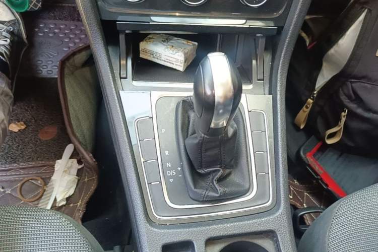 Used Volkswagen Golf 2018 1.6L Automatic Comfort Model Gear Lever