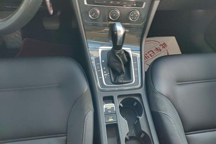 Used Volkswagen Golf 2018 230TSI Automatic Comfort Model Gear Lever