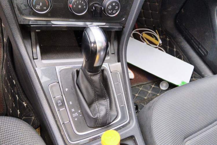 Used Volkswagen Golf 2018 230TSI Automatic Comfort Model Gear Lever