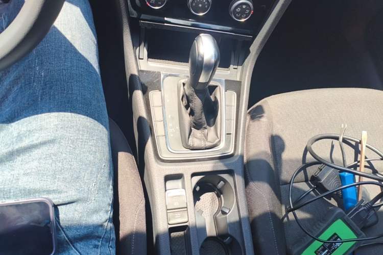 Used Volkswagen Golf 2018 1.6L Automatic Fashion Model Gear Lever