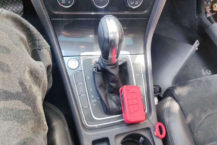 Used Volkswagen Golf 2018 230TSI Automatic Luxury Version Gear Lever