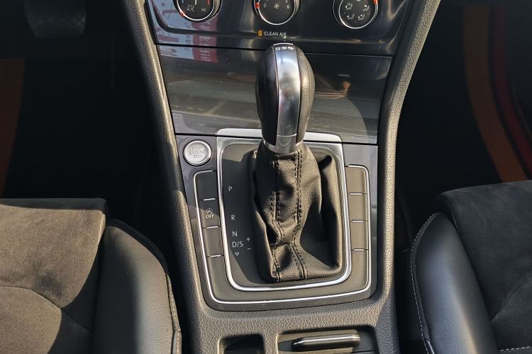 Used Volkswagen Golf 2018 230TSI Automatic Luxury Version Gear Lever
