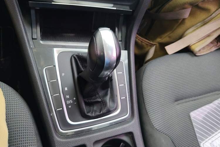 Used Volkswagen Golf 2018 1.6L Automatic Comfort Model Gear Lever