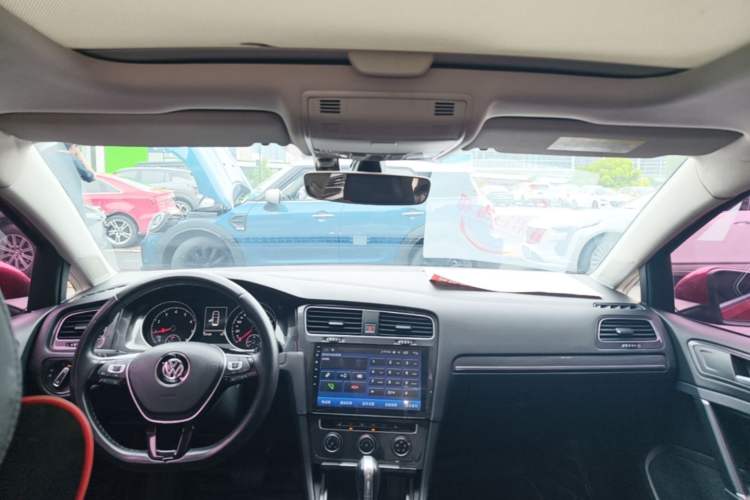 Used Volkswagen Golf 2018 230TSI Automatic Luxury Version Headliner