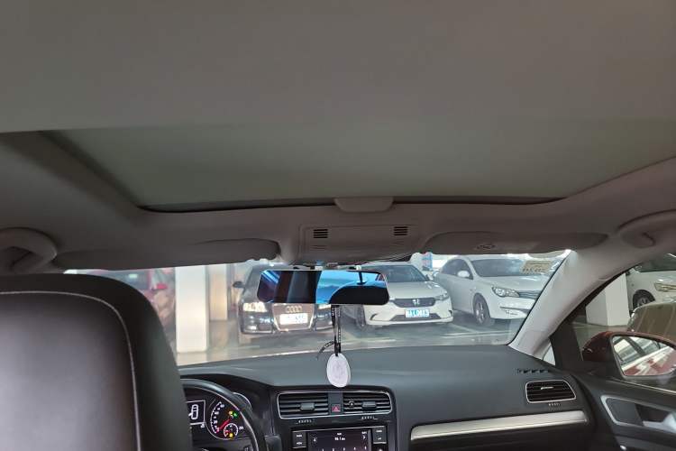 Used Volkswagen Golf 2018 230TSI Automatic Comfort Model Headliner