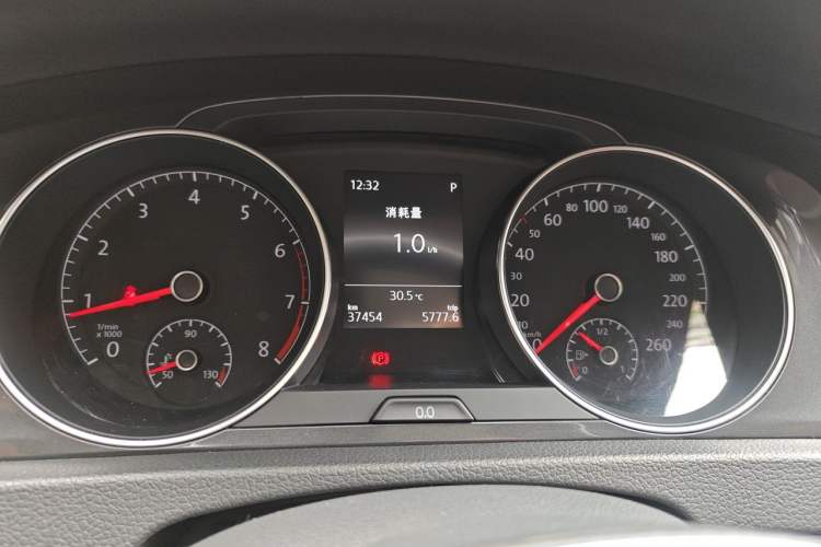 Used Volkswagen Golf 2018 1.6L Automatic Comfort Model Instrument Cluster