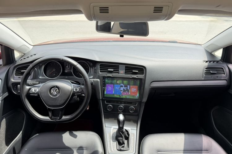 Used Volkswagen Golf 2018 230TSI Automatic Comfort Model Interior 1