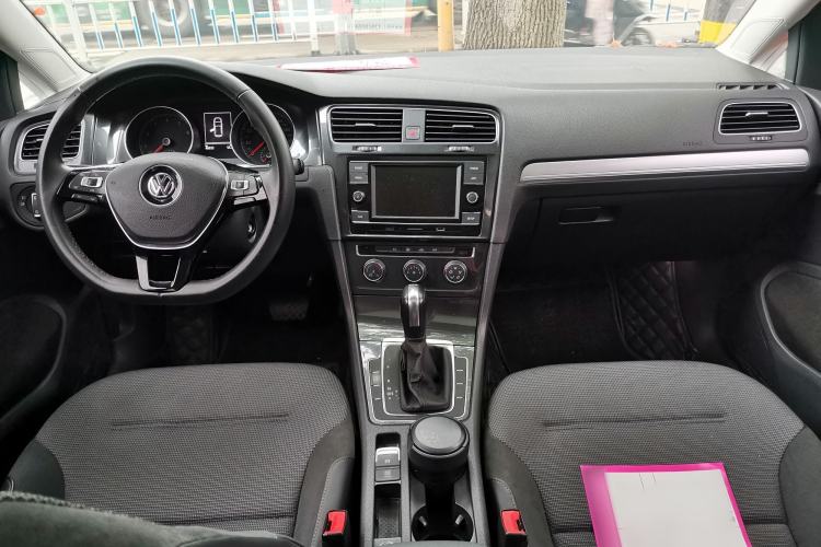 Used Volkswagen Golf 2018 230TSI Automatic Comfort Model Interior 1