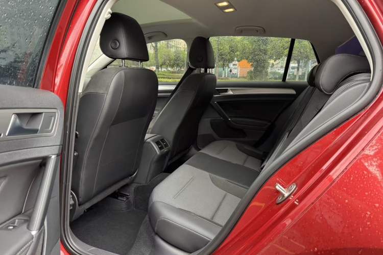 Used Volkswagen Golf 2018 1.6L Automatic Comfort Model Interior 2