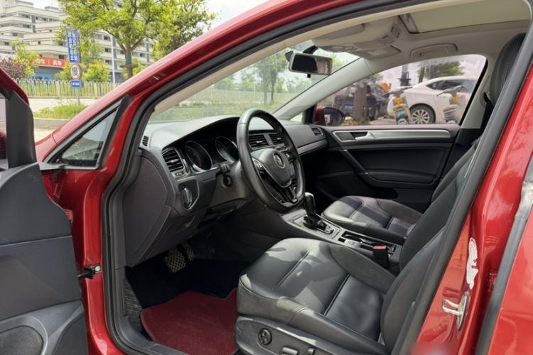 Used Volkswagen Golf 2018 230TSI Automatic Comfort Model Interior 2