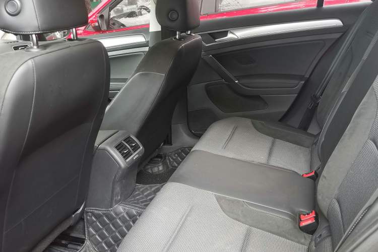 Used Volkswagen Golf 2018 230TSI Automatic Comfort Model Interior 2
