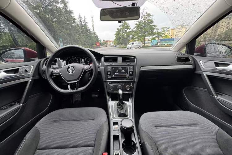 Used Volkswagen Golf 2018 1.6L Automatic Comfort Model Interior 3